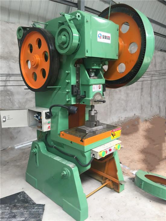 可(ke)傾式壓力機(jī)