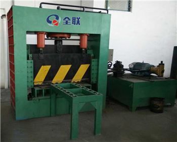 液壓(yā)龍門剪(jian)切機